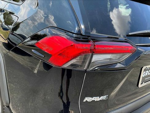 Used 2021 Toyota RAV4 XLE image 28