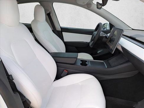 Used 2022 Tesla Model Y Performance image 21