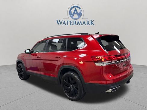 Used 2024 Volkswagen Atlas SE AWD/4WD image 3