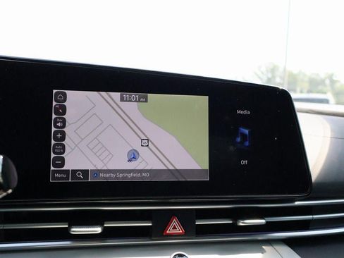 New 2025 Hyundai Elantra Limited image 36