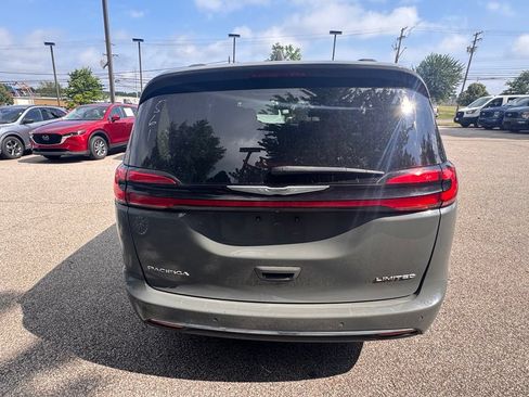 Used 2022 Chrysler Pacifica Limited FWD image 4