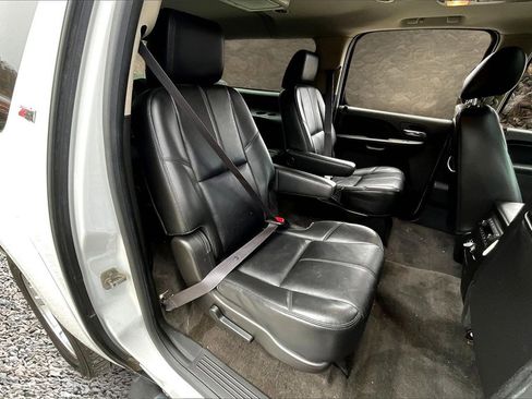 Used 2013 Chevrolet Suburban LT image 25