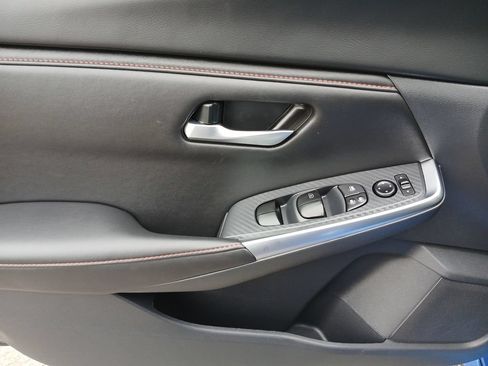 Used 2025 Nissan Sentra SR FWD image 23