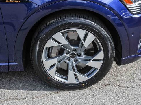 Used 2022 Audi e-tron Premium w/ Convenience Plus Package image 9