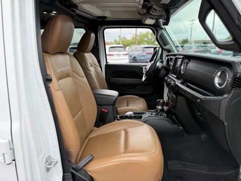 Used 2023 Jeep Wrangler Unlimited Rubicon 4xe w/ Cold Weather Group AWD/4WD image 17