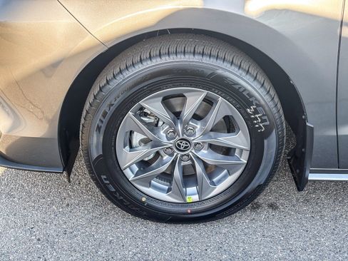 New 2026 Toyota Sienna LE FWD image 11