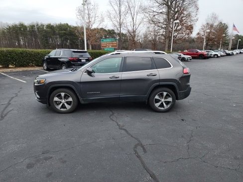 Used 2019 Jeep Cherokee Limited image 4