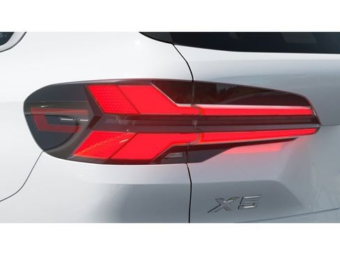 New 2026 BMW X5 xDrive50e image 8