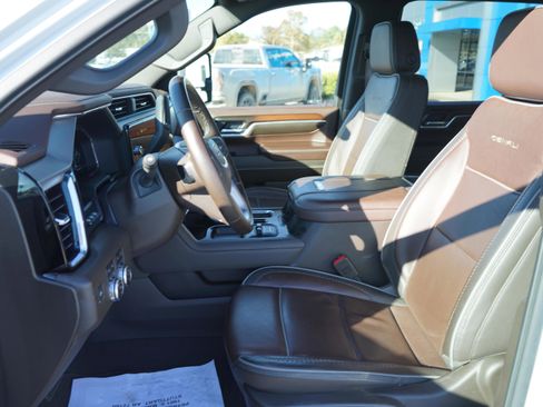 Used 2025 GMC Sierra 2500 Denali w/ Max Trailering Package image 9