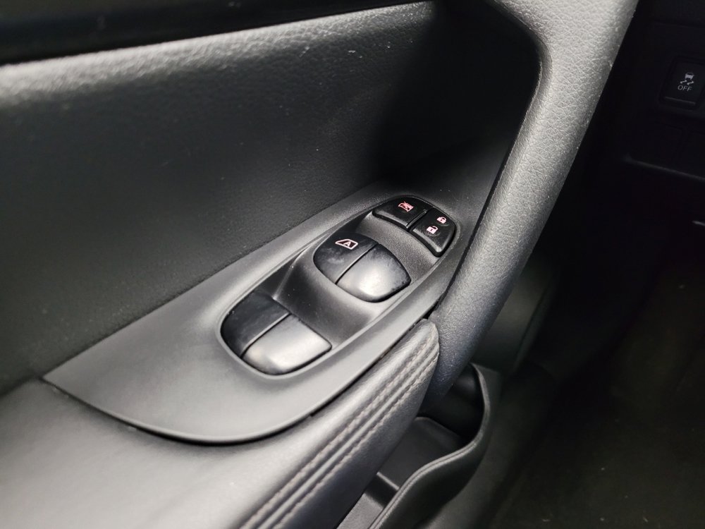 Used 2018 Nissan Rogue SV FWD image 27