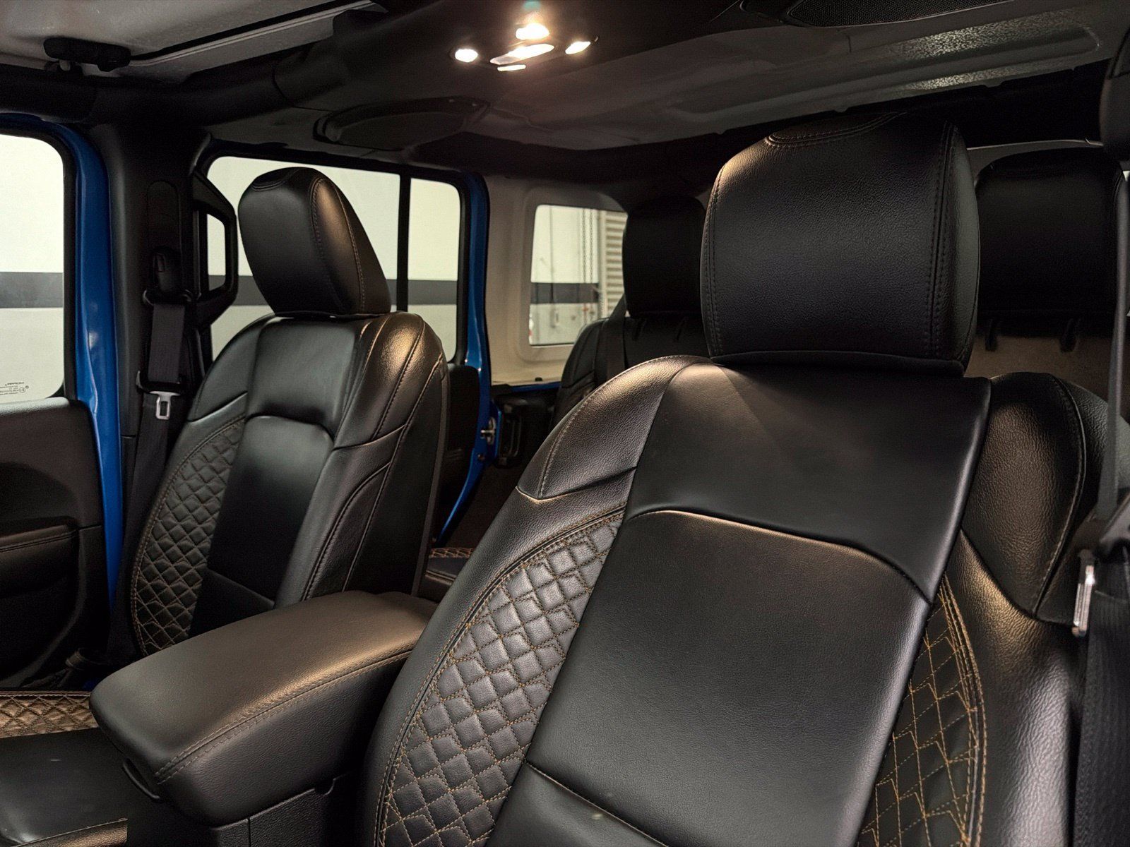 Used 2023 Jeep Wrangler Unlimited Sahara AWD/4WD image 21