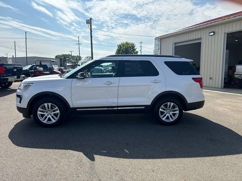 Used 2018 Ford Explorer XLT w/ Equipment Group 202A AWD/4WD image 6