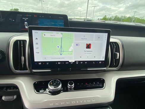 New 2026 Ford Expedition Active RWD image 15