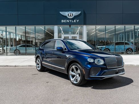 Used 2024 Bentley Bentayga Extended Wheelbase AWD/4WD image 18