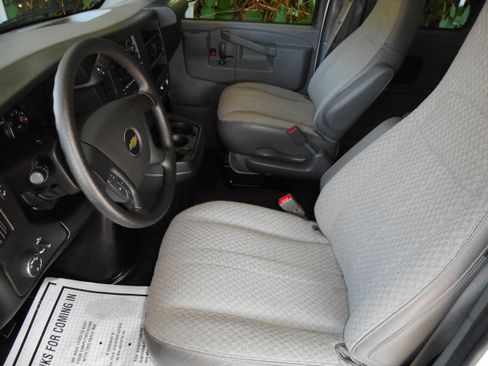 Used 2016 Chevrolet Express 3500 LT w/ LT Preferred Equipment Group image 13