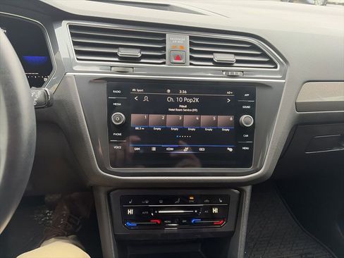 Used 2022 Volkswagen Tiguan SE image 17