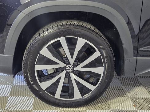 Used 2024 Volkswagen Taos SE image 5