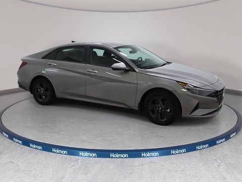 Used 2023 Hyundai Elantra SEL FWD image 4