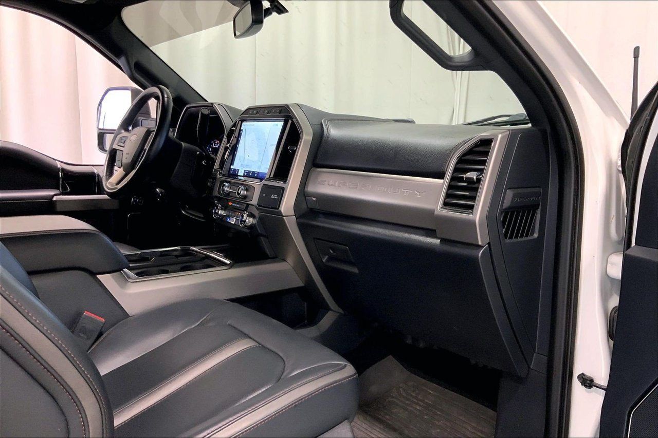 Used 2022 Ford F350 Platinum w/ Tremor Off-Road Package AWD/4WD image 28