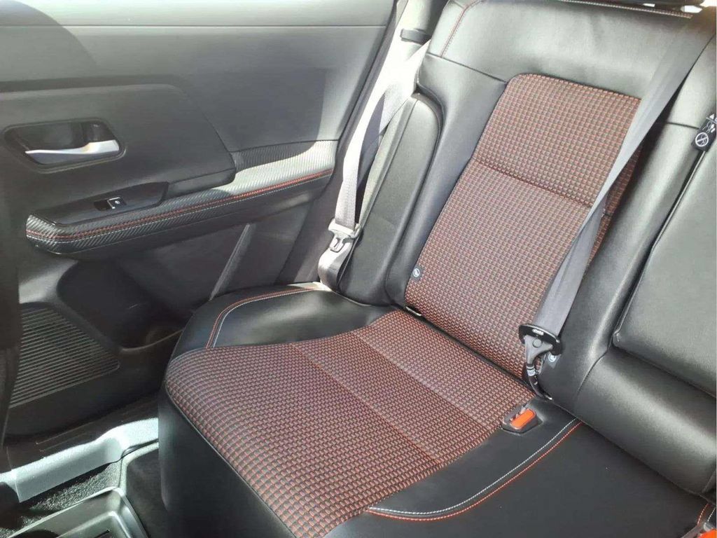Used 2025 Nissan Kicks SR AWD/4WD image 15