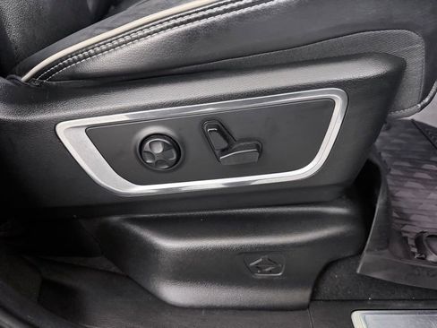 Used 2019 RAM 1500 Laramie AWD/4WD image 40