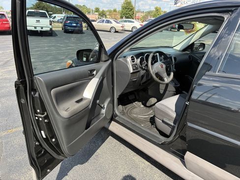 Used 2007 Pontiac Vibe w/ Sun And Sound Package FWD image 9