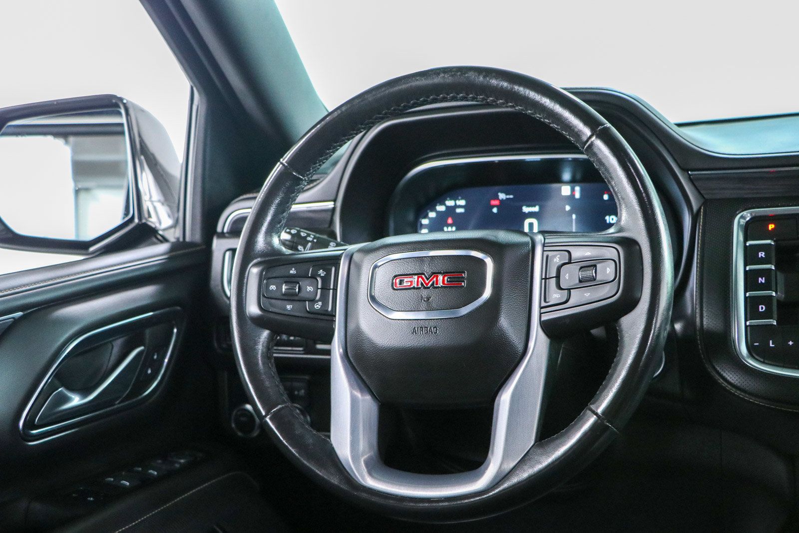 Used 2022 GMC Yukon SLT w/ SLT Premium Package RWD image 13