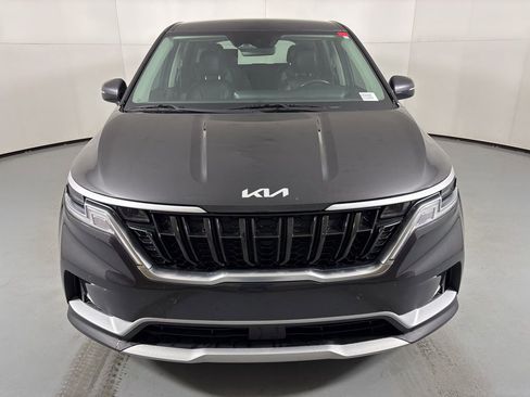 Used 2022 Kia Carnival EX image 3