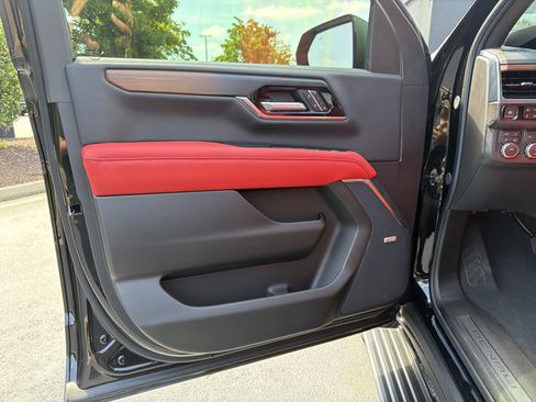 Used 2026 GMC Yukon Denali w/ Sun & Power Step Package AWD/4WD image 25