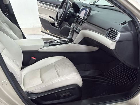 Used 2020 Honda Accord Touring image 18