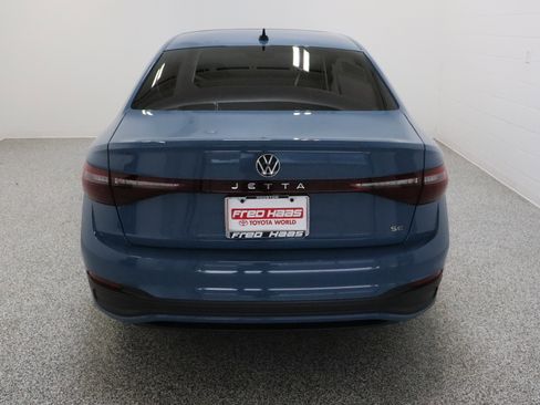 Used 2025 Volkswagen Jetta SE image 8