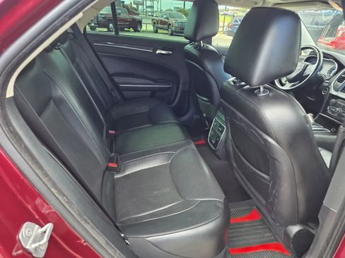 Used 2019 Chrysler 300 Limited AWD/4WD image 15