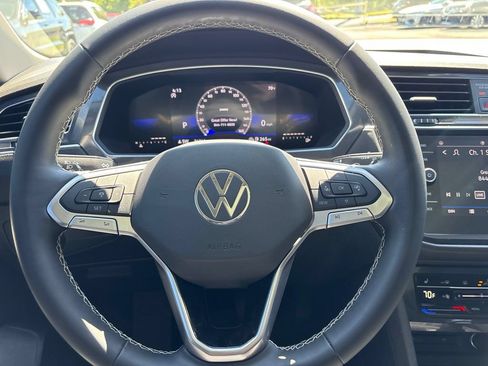 Certified 2023 Volkswagen Tiguan SE w/ Panoramic Sunroof Package FWD image 16