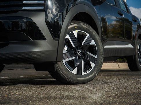 New 2026 Nissan Kicks SV w/ SV Premium Package image 6