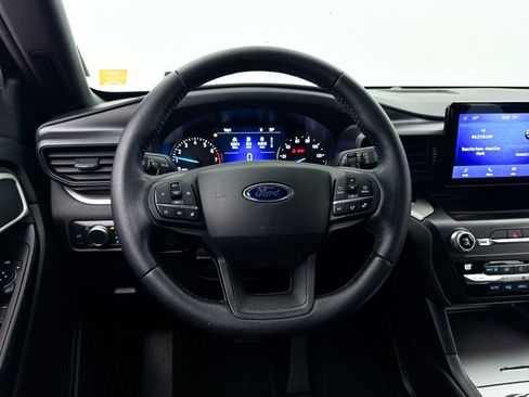 Used 2020 Ford Explorer XLT image 34
