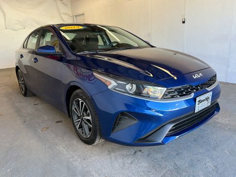 Used 2023 Kia Forte LXS FWD image 4