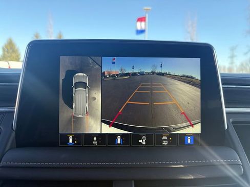 Used 2024 GMC Yukon SLT w/ SLT Luxury Package image 31