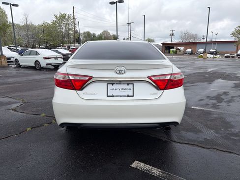 Used 2017 Toyota Camry XSE w/ Moonroof Package FWD image 6