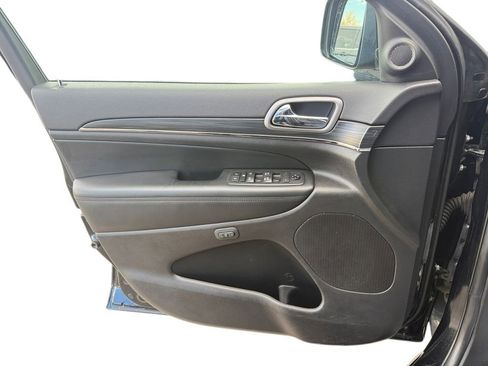 Used 2020 Jeep Grand Cherokee Limited X image 17