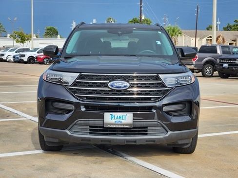 Used 2022 Ford Explorer XLT image 2