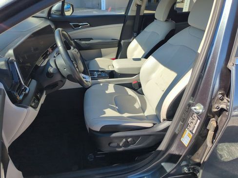 Used 2023 Kia Sportage EX image 12