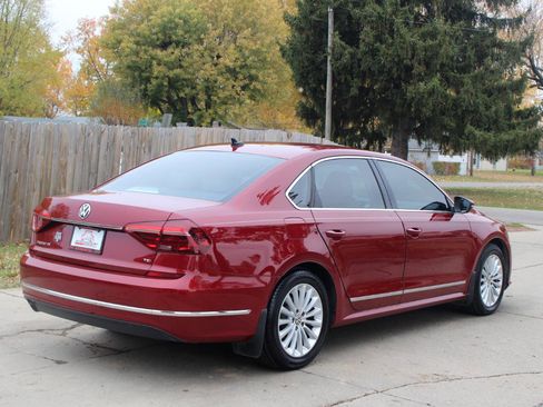 Used 2017 Volkswagen Passat 1.8T SE FWD image 10