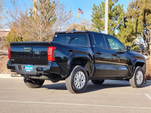 Used 2025 Toyota Tacoma SR5 image 5