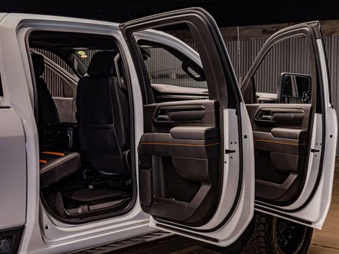 Used 2025 GMC Sierra 3500 AT4 image 30