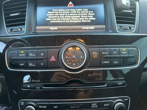 Used 2014 Kia Cadenza Premium w/ Technology Package image 16