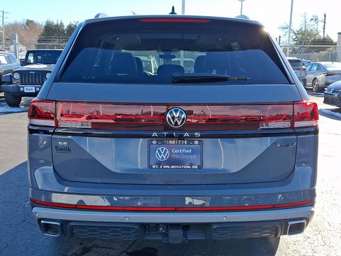 Certified 2025 Volkswagen Atlas Peak Edition SE image 5