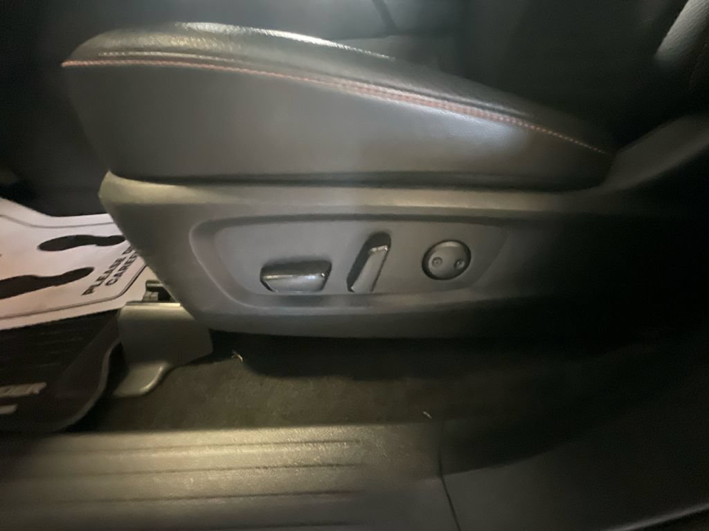 Used 2025 Nissan Pathfinder Rock Creek AWD/4WD image 13