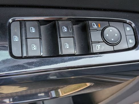 Used 2022 Nissan Pathfinder SV AWD/4WD image 14