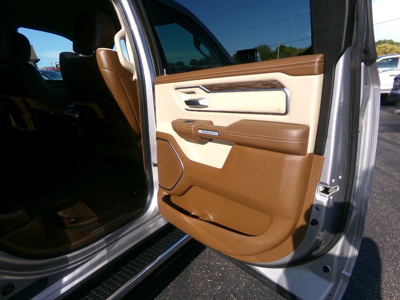 Used 2019 RAM 1500 Laramie AWD/4WD image 59