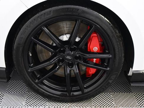 Used 2022 Ford Mustang Shelby GT500 w/ Technology Package RWD image 21